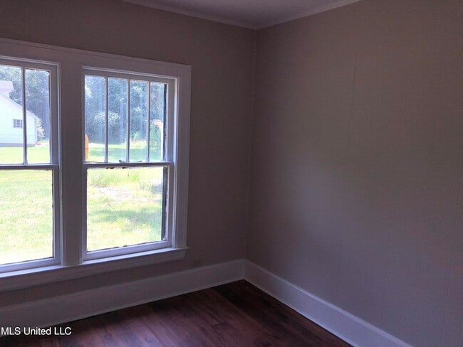 Building Photo - 495 Woodruff St