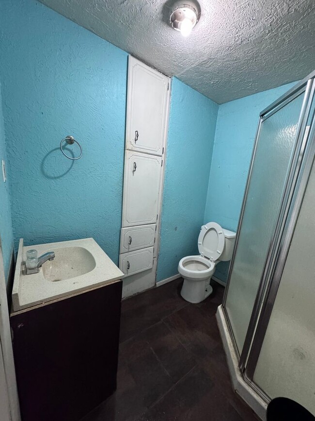 Building Photo - Quaint 2 bed 1 bath