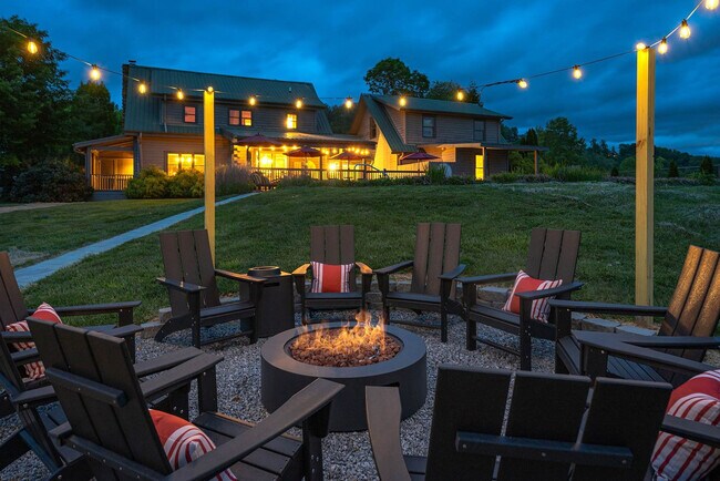 Building Photo - 2224 Brevard Rd