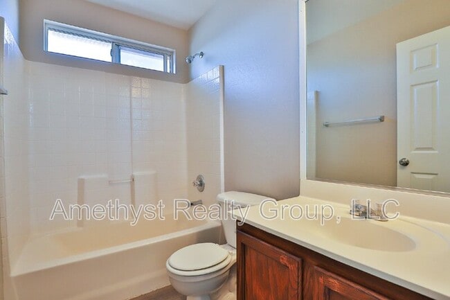 Building Photo - 11706 W Sunnyside Dr