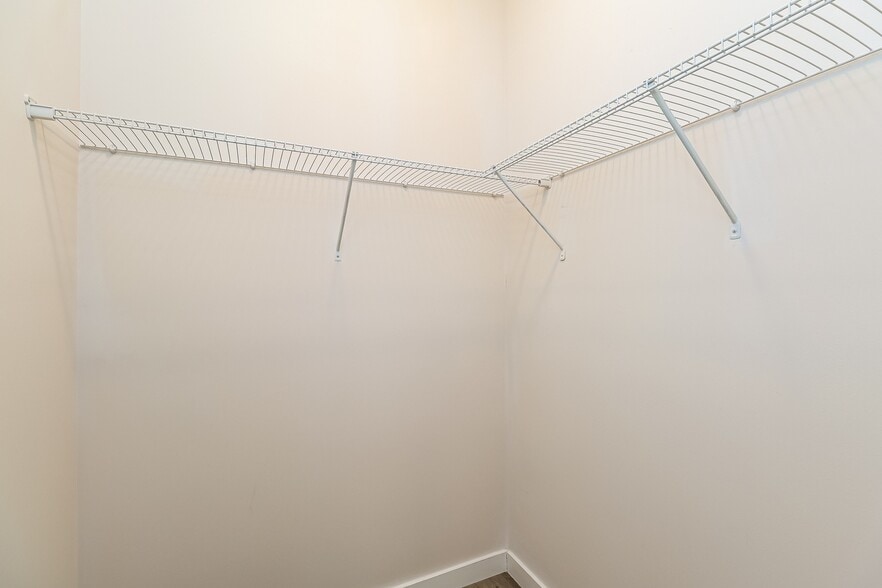 Building Photo - 5511 Laborde Ave