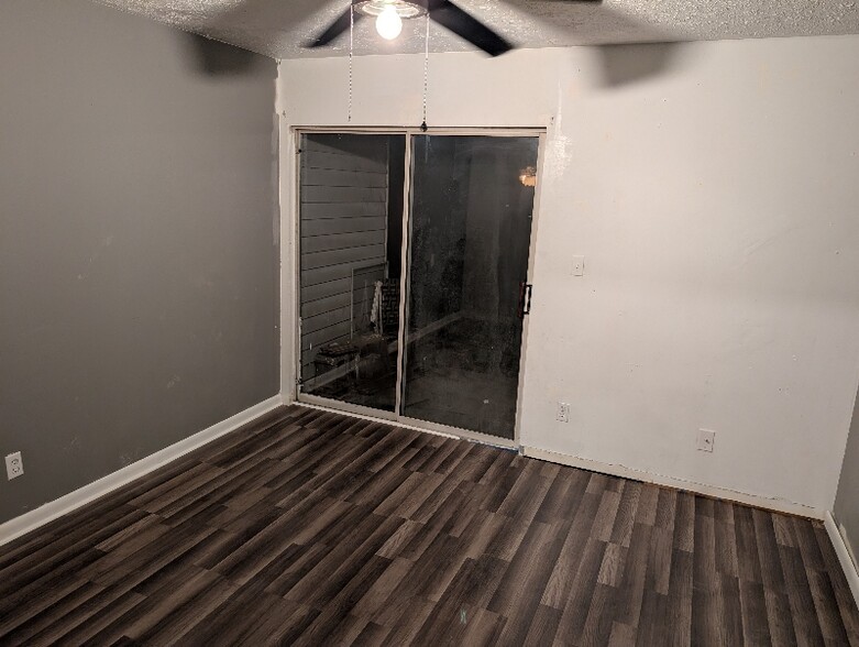 Building Photo - 731 Cave St