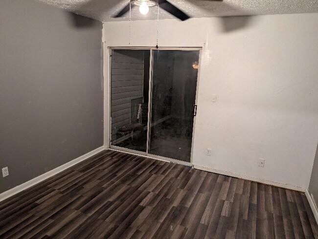 Building Photo - 731 Cave St