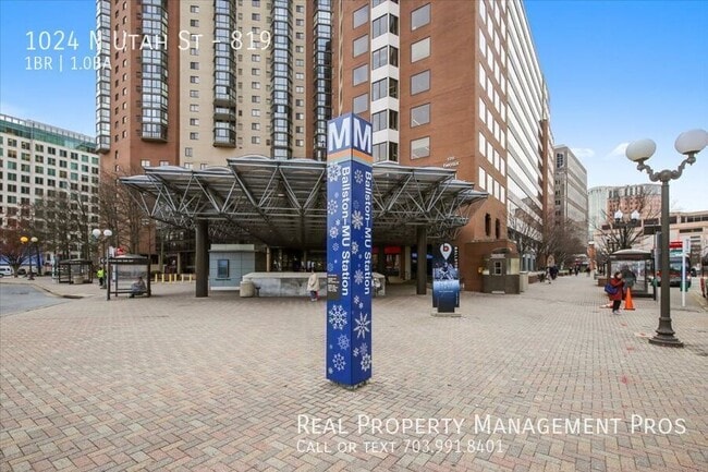 Building Photo - 1024 N Utah St