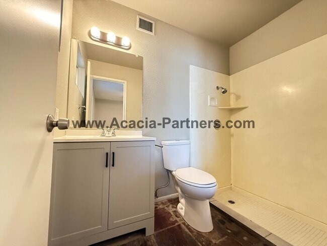 Building Photo - Four Bedroom Home Located in East Tucson Neighborhood