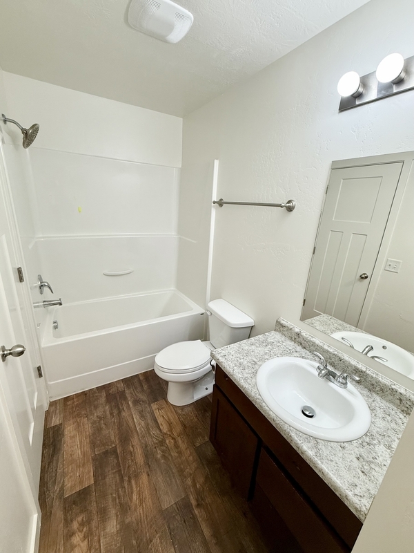 Building Photo - 676 E 550 S