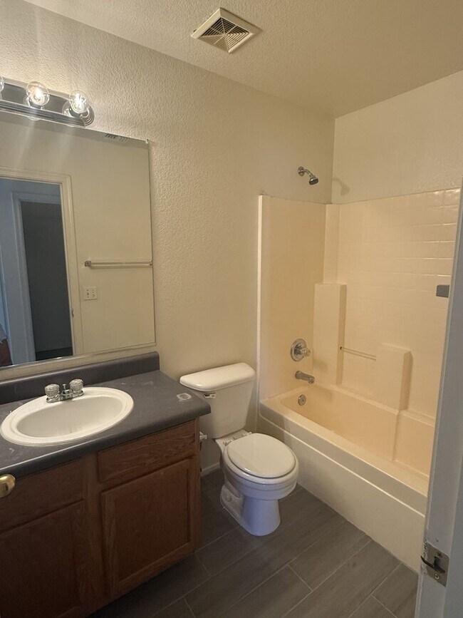 Building Photo - 2448 E Hazeltine Way