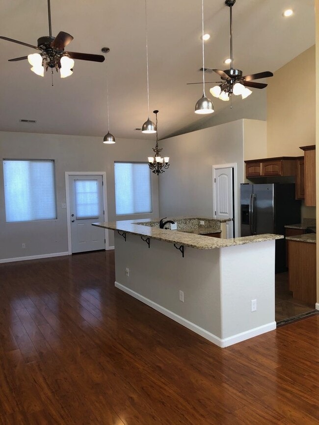 Building Photo - Sunny Three Bedroom in North Prescott Valley