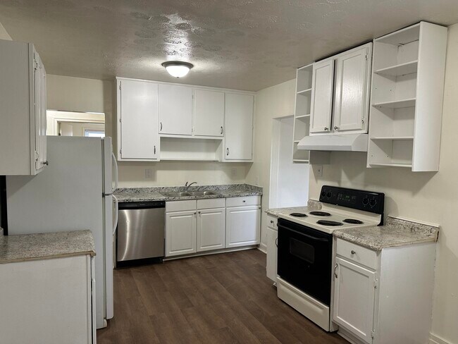 Building Photo - 511 Park View Ave