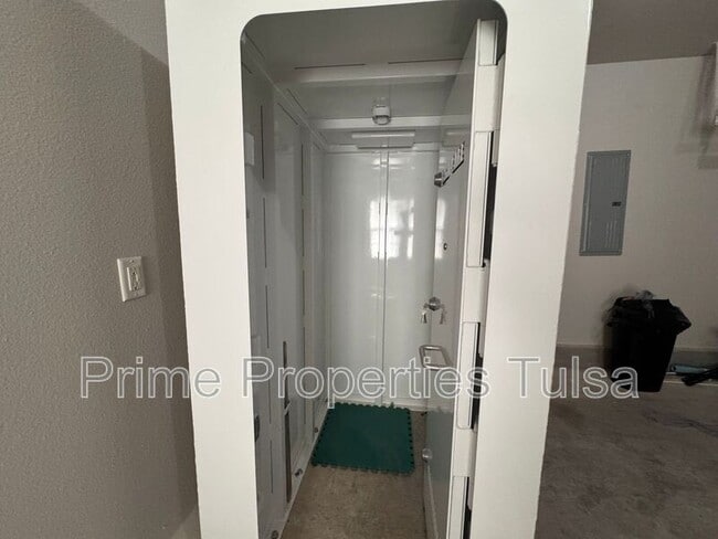 Building Photo - 528 North Willow Pl W