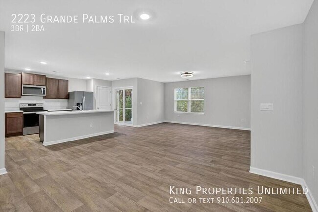 Building Photo - 2223 Grande Palms Trl