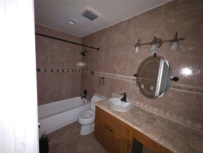 Building Photo - 76 Willowick Dr