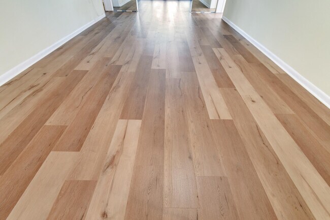 Building Photo - 1701 Marina Isle Way