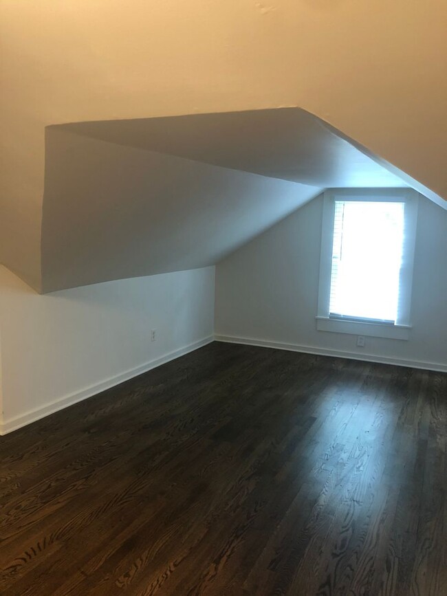 Building Photo - Cozy Cottage in Wedgewood Houston, Walkabl...