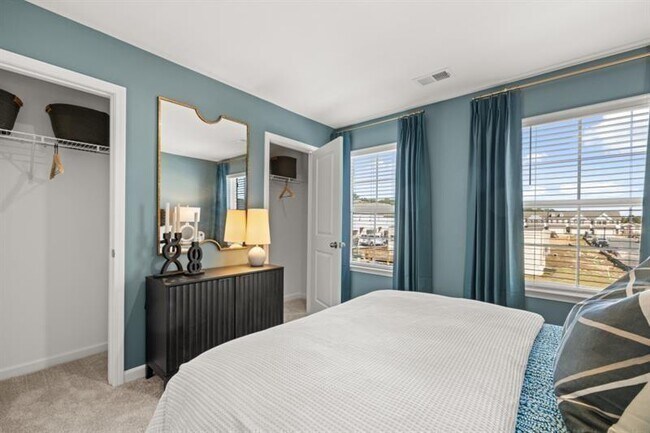 Building Photo - 2752 Lou Lou Ln