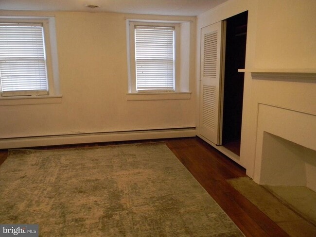 Building Photo - 863 Lombard Rd