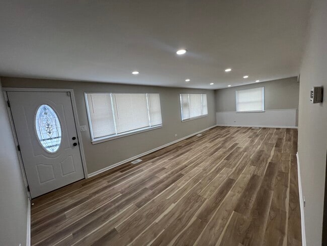 Building Photo - 4813 W 102nd St