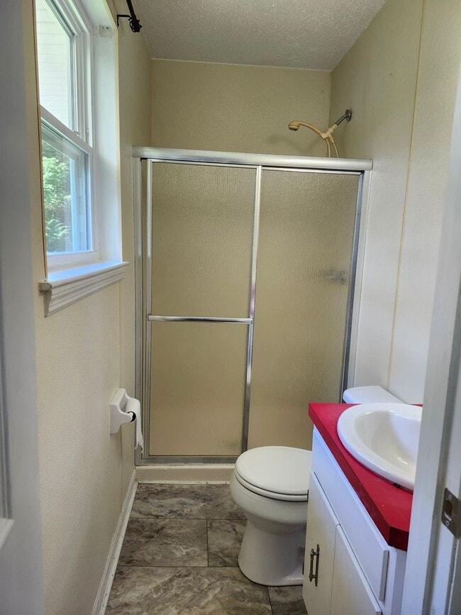 Building Photo - 3 Bedroom 2 bath home in North Hixson TN