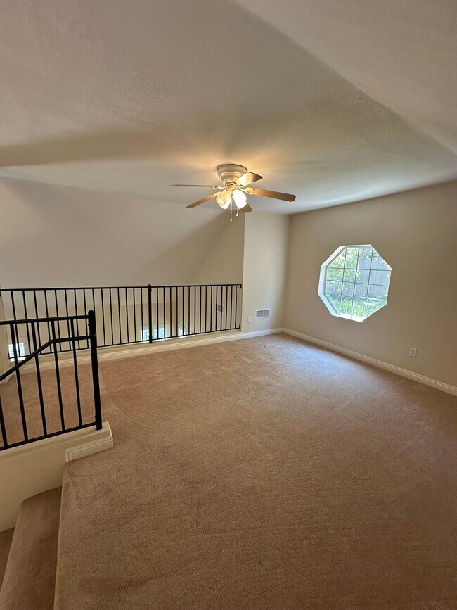Building Photo - 898 English Holly Ln