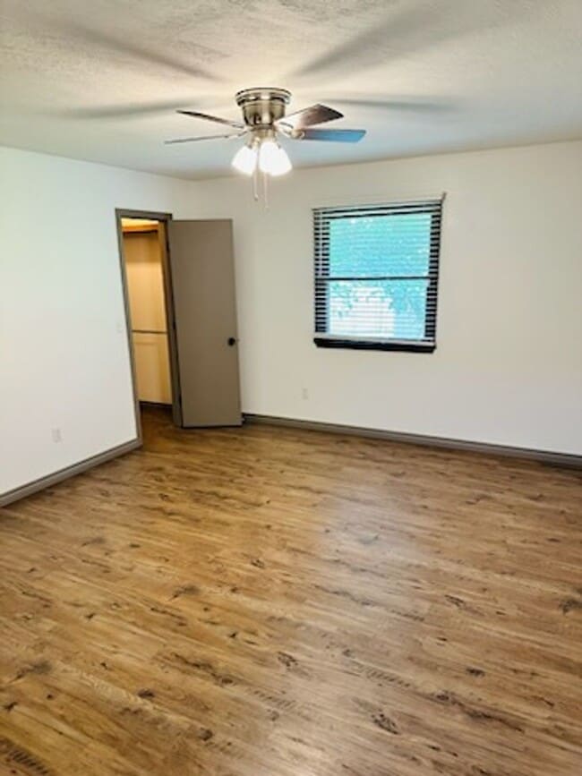 Building Photo - Beautiful All Brick Home in Nixa!