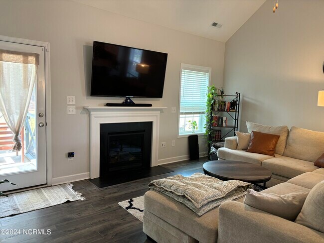 Building Photo - 1375 Whitney Dr