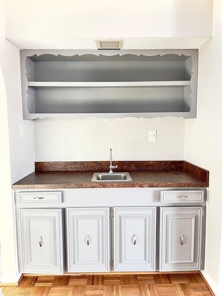 Building Photo - 3119 Lakeside Dr