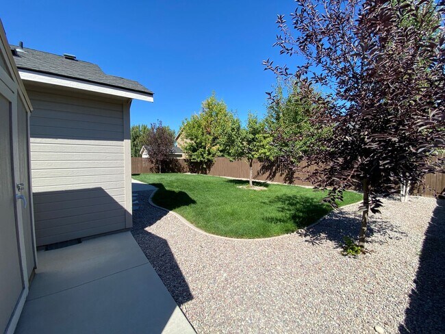 Building Photo - 4 bedroom PLUS office or 5th bedroom in NW Meridian Avail Mid August