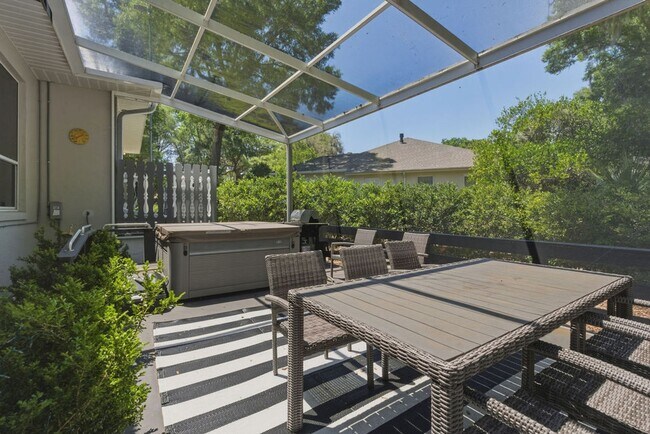 Building Photo - Must See Immaculate 3/2 Rainbow Springs with Lanai