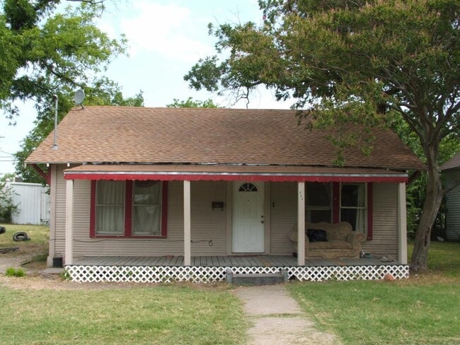 Primary Photo - 304 E Milam St