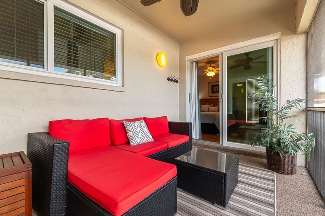 Building Photo - Conveniently located, furnished, 2 Bed, 2 ...
