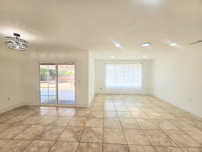 Building Photo - Single Story Senior Home - Newly Remodeled- Ready To Move In.