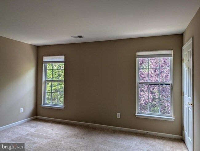 Building Photo - 44476 Livonia Terrace