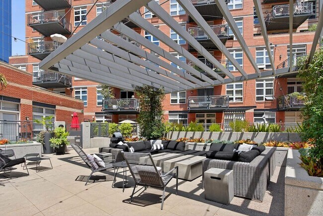 Building Photo - 877 Island Ave