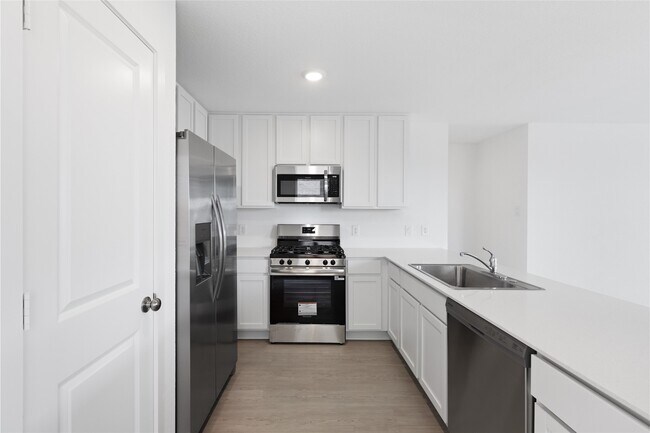 Building Photo - 16854 Great Highlands Dr