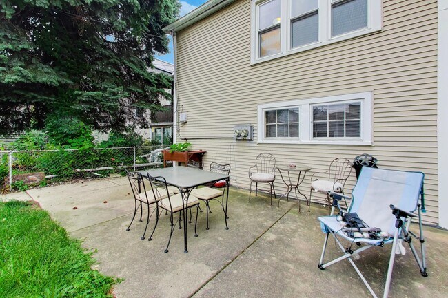 Building Photo - 4219 N Albany Ave