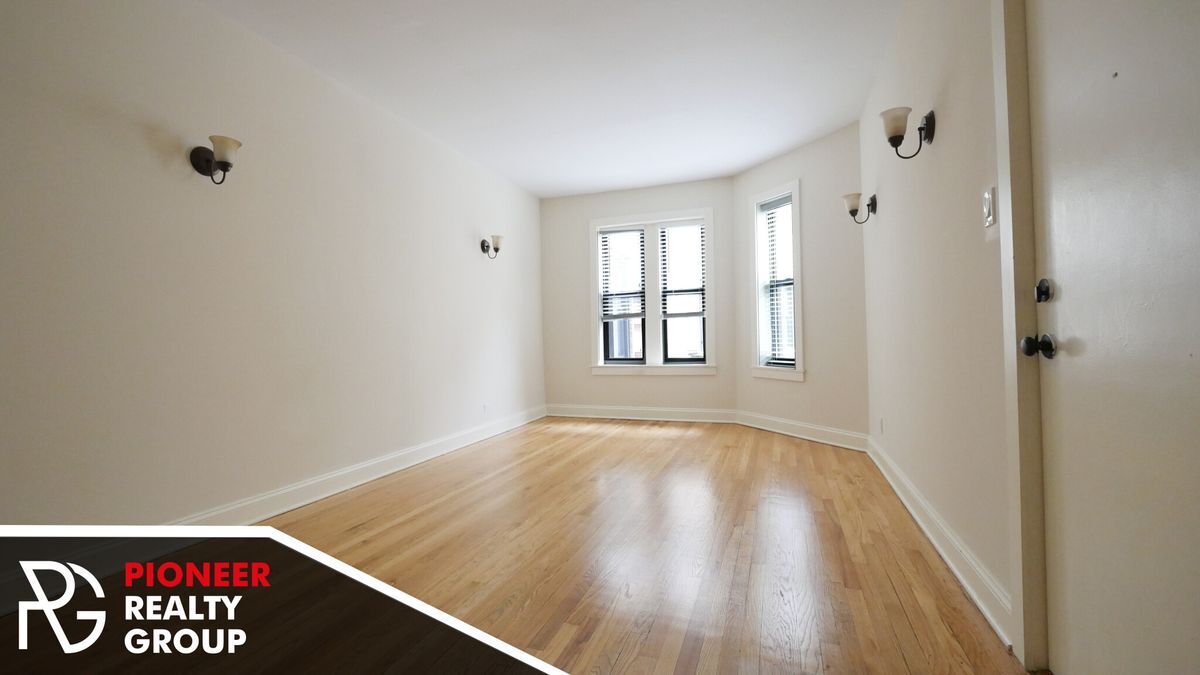 Building Photo - 4034 N Ashland Ave