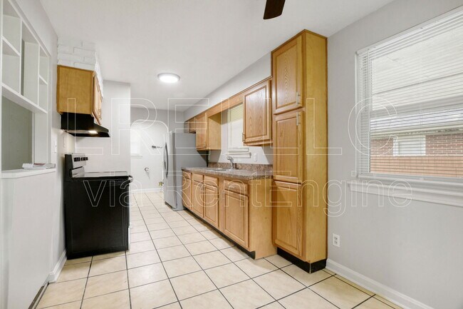 Building Photo - 3224 Patricia Dr