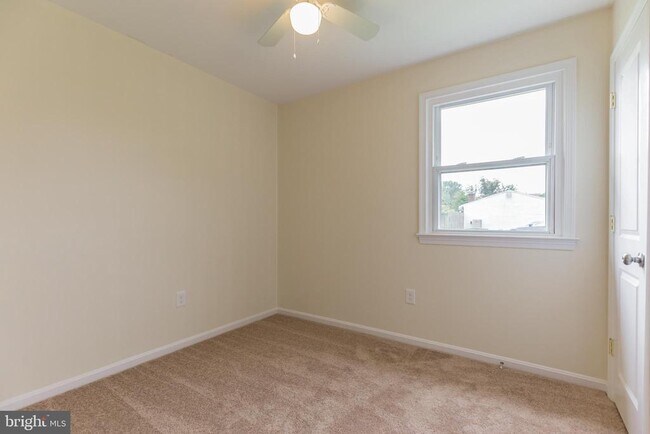 Building Photo - 6055 Dawn Dr