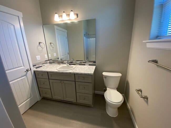 Building Photo - 556