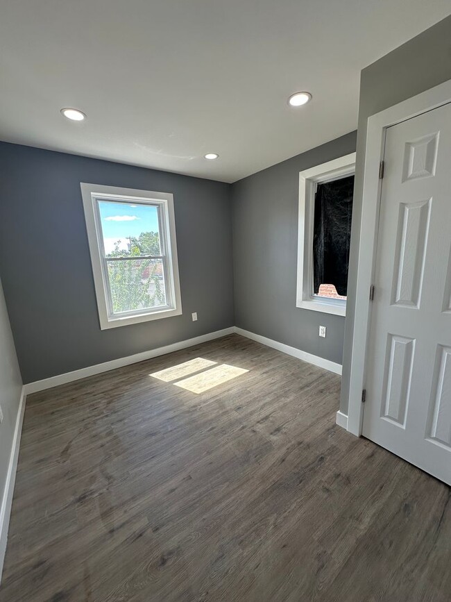 Building Photo - Newly renovated 3 bed/1 bath