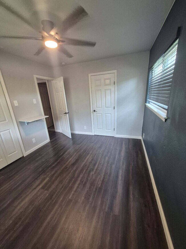 Building Photo - 3 bed/2 bath in Kirby