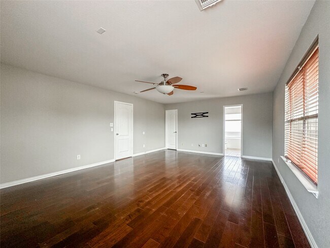 Building Photo - 5739 Westminster Village Dr