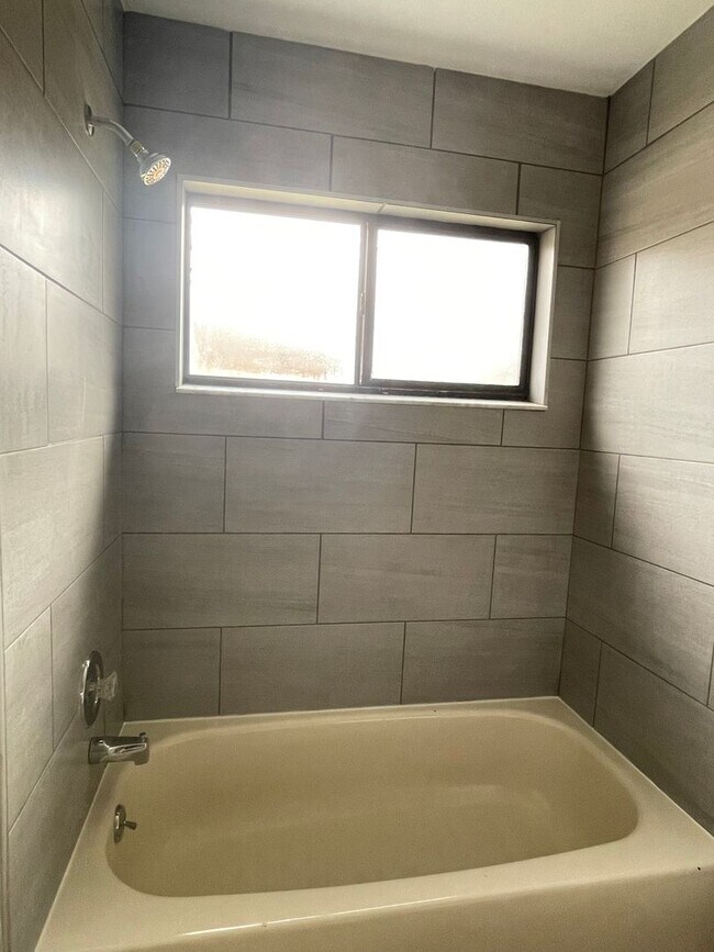 Building Photo - 3 Bedroom 2 Bath Home in Lakewood at the Crossings