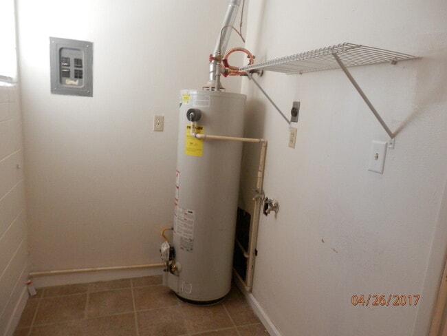 Building Photo - 915 S Platinum Ave