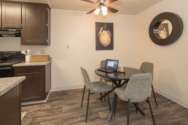 Building Photo - Pheasant Pointe