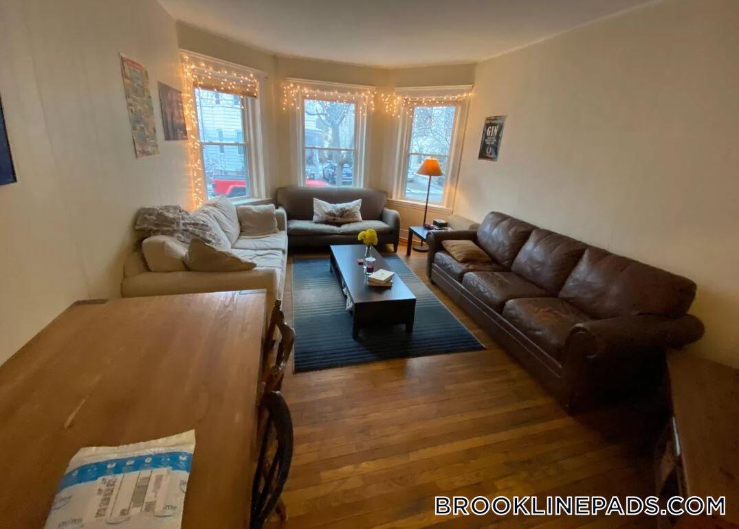 Building Photo - 170 Thorndike St