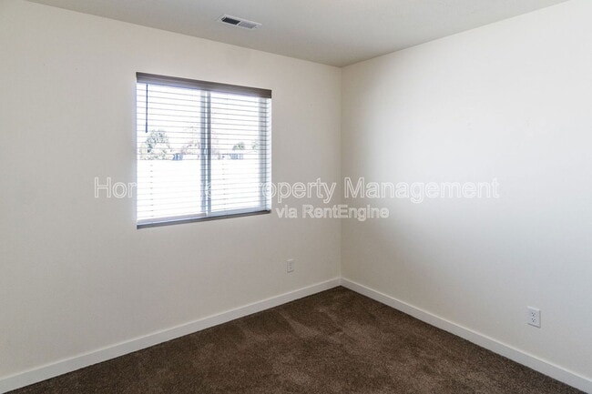 Building Photo - 10612 W Salmonberry