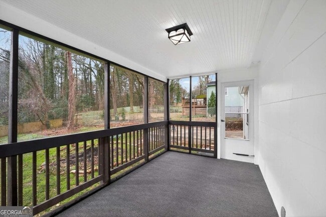 Building Photo - 871 Hargis St SE