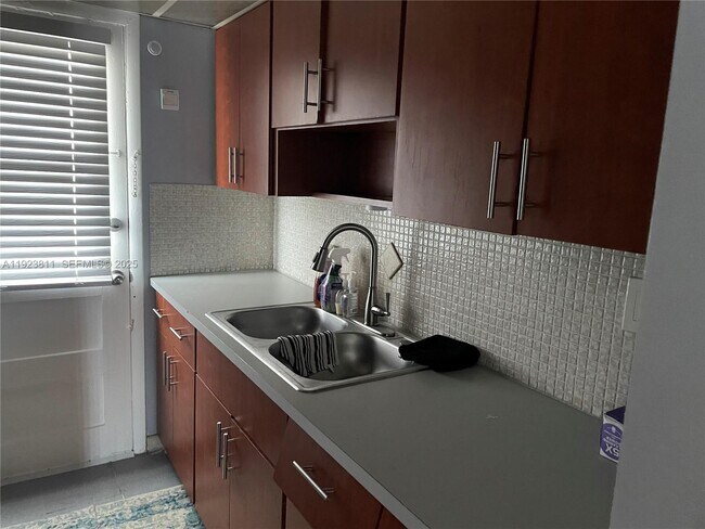 Building Photo - 1475 NE 125th Terrace