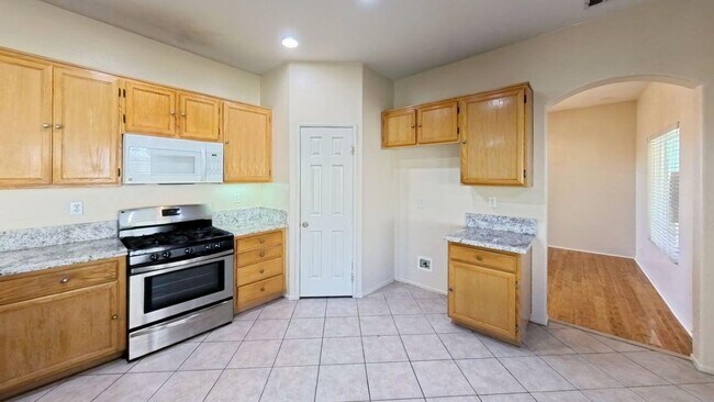 Building Photo - 2226 Willowbrook Ln